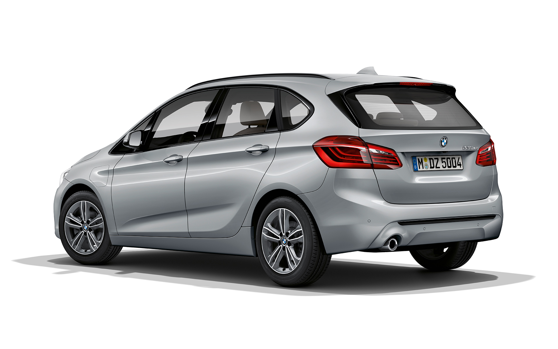 BMW 225xe iPerformance Active Tourer Images & Videos